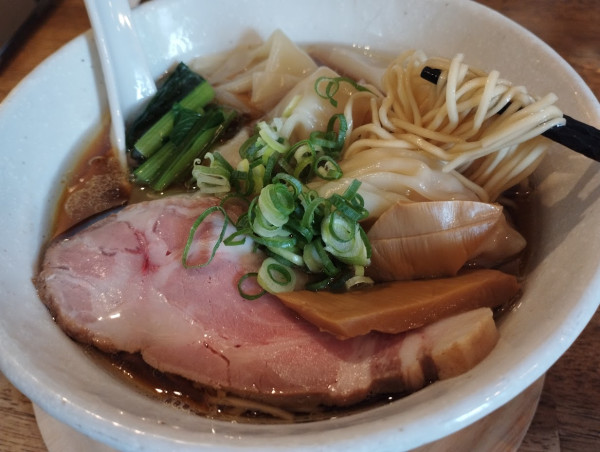 「鳥取県産大山鶏のわんたんめん(1,350)」@らーめんshigetomiの写真