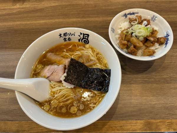 「天草大王の支那ソバ（並盛・150g）950円＋魯肉飯350円」@支那ソバ 雲呑 渦の写真