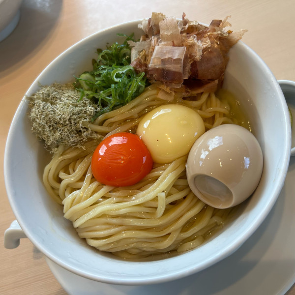 「紅白TKM＋味玉」@らぁ麺はやし田 岩槻店の写真