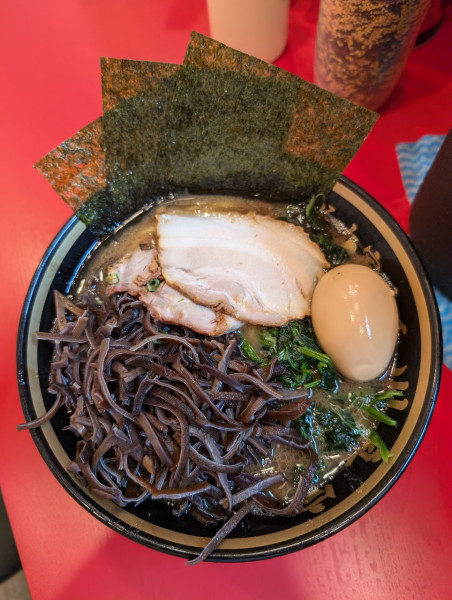 「味玉ラーメン 並 硬め 濃いめ ＋ キクラゲ」@横濱家系ラーメン 川島家の写真