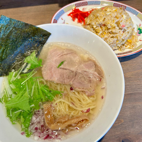 「海らぁ麺＋ローズポークちゃあしゅう炒飯 ハーフ」@らぁ麺 林檎＆yuzuhanaの写真