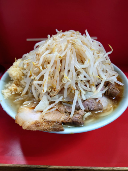 「大豚 野菜マシ  ニンニク  カラメ」@ラーメン二郎 三田本店の写真