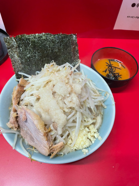 「ラーメンヤサイニンニクアブラ＋のり＋生とじ玉子」@ラーメン二郎 新宿歌舞伎町店の写真