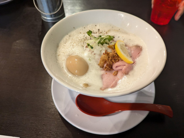 「純鶏白湯ソバ　味玉」@らーめん コットンポットの写真