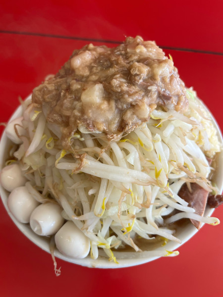 「小ラーメン➕野菜、ニンニク、アブラ➕ウズラ」@ラーメン二郎 ひたちなか店の写真