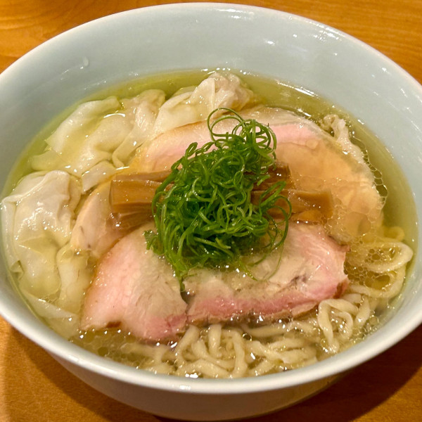 「わんたん塩そば（太麺）」@中華そば しば田の写真