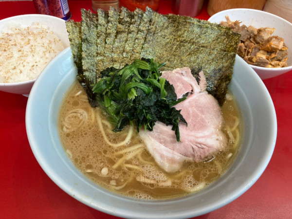 「ラーメン＋のり、ネギチャー50円」@横浜ラーメン 武蔵家 大井町店の写真