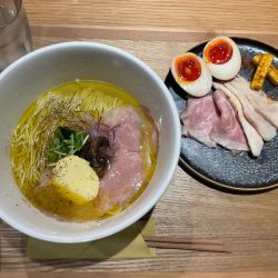 特製濃香トリュフの鶏塩中華そば