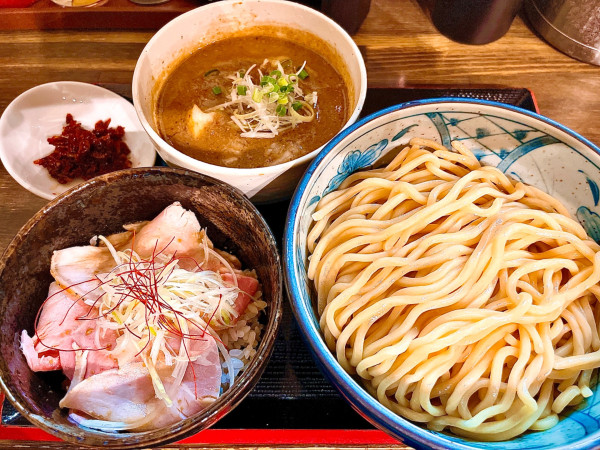 「濃厚鶏魚介つけそば（1000円）、レアチャーシュー丼（CP）」@つけそば九六 龍ケ崎店の写真