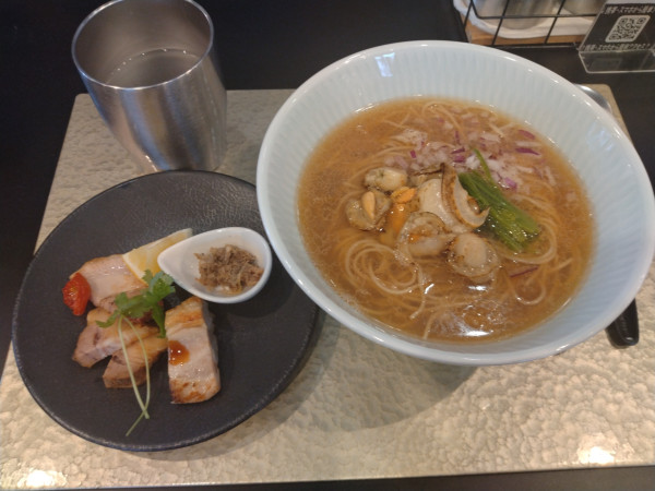 「サイホン式カキとホタテと貝そば¥1600-」@麺屋さすけ 本店の写真