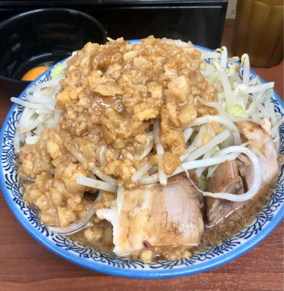 「ラーメン小野菜マシアブラマシマシカラメ 生卵 タマネギ 930+」@立川田田の写真