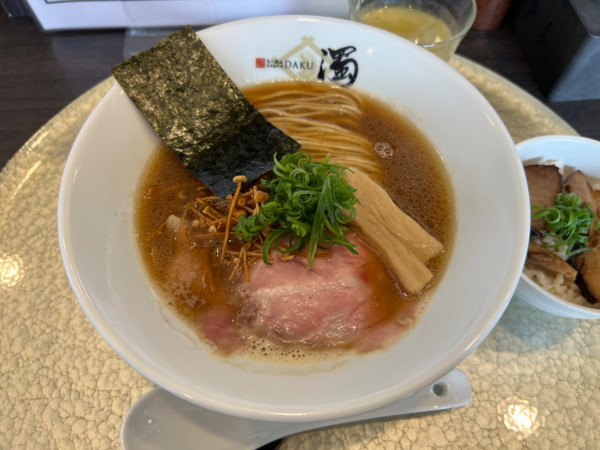 「半濁淡麗中華そば」@RAMEN濁の写真