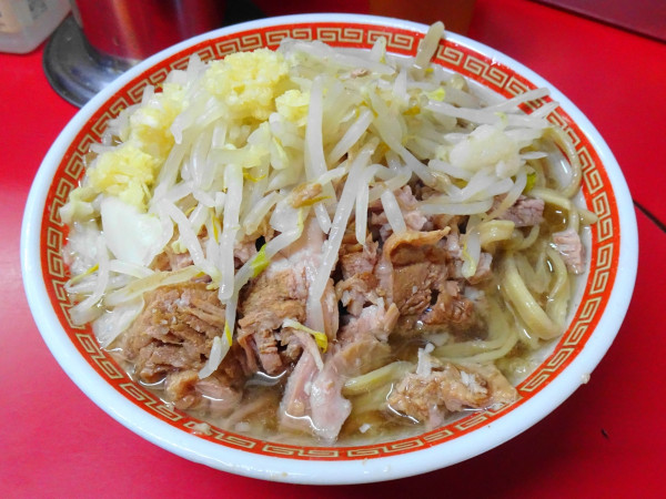 「小豚入り（700円）ヤサイニンニクアブラ」@ラーメン二郎 目黒店の写真