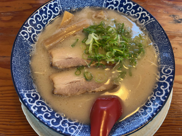 「博多ラーメン850円」@博多ラーメン鶴亀堂 鶴ヶ島店の写真