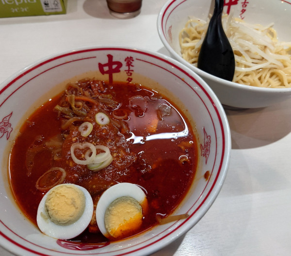 「冷やし五目蒙古タンメン(麺少なめ、980円)」@蒙古タンメン 中本 立川店の写真
