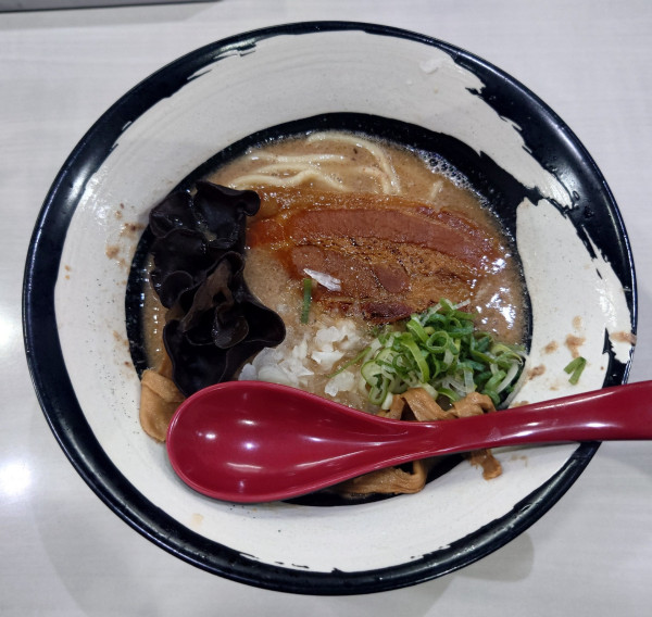 「超濃厚とんこつラーメン(半麺、980円)」@麺屋ごうせいの写真