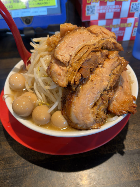 「ラーメン+ブタ2枚+うずら」@麺と飯 トンじろの写真