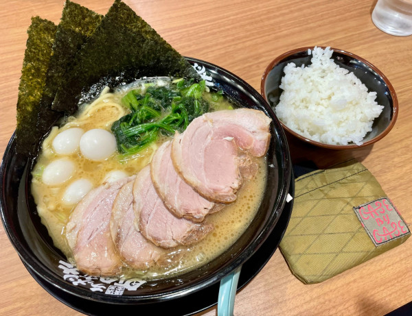 「チャーシューメン並+うずら増し+ライス無料」@町田商店 宮益坂店の写真