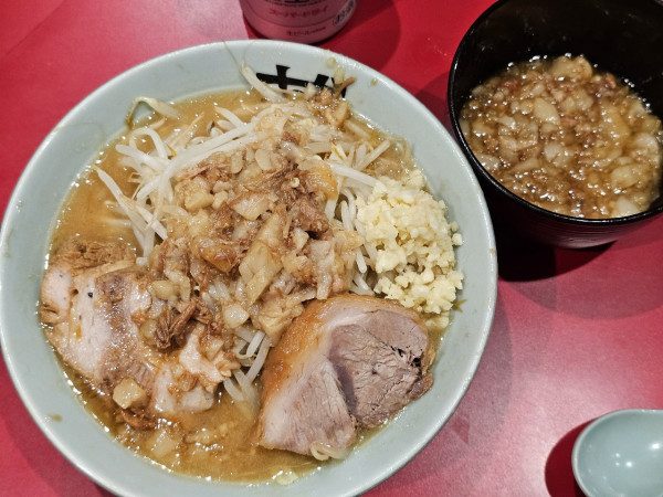 「ラーメン半分ニンニクアブラ　1000円」@ラーメンきずなの写真