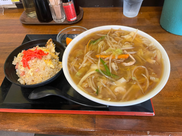 「生碼麺＋半チャーハン」@谿明飯店の写真