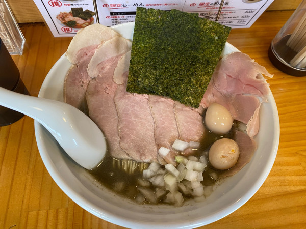 「特製煮干しらーめん1,150円+黒酢の和え玉200円」@煮干らーめん 紫乱の写真