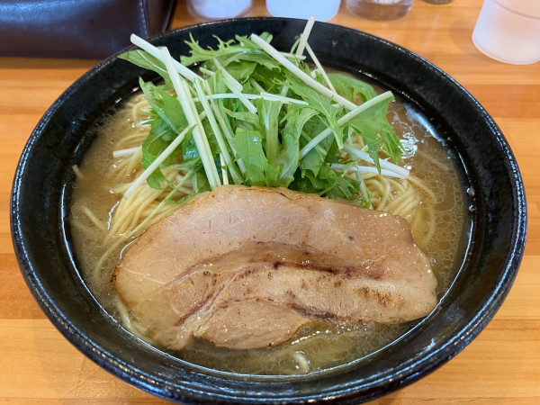 「鶏白湯 醤油(大盛り) 950円+150円」@めん処 愛やの写真