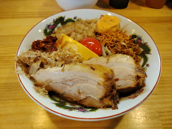 「【限定】ハイマウントまぜそば（１３００円）」@鷹の目 西巣鴨店の写真