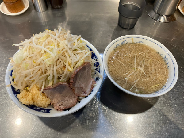 「つけめん(野菜マシ、ニンニクマシ)　塩　1050円」@ラーメン大 下高井戸店の写真