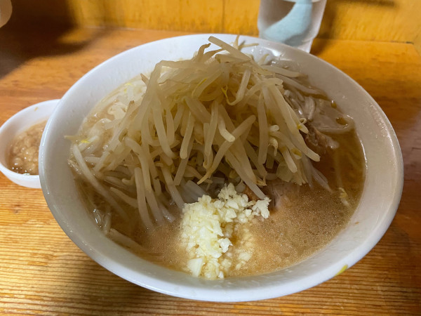 「ミニラーメン¥900  ﾔｻｲ･ﾆﾝﾆｸ･ｱﾌﾞﾗ」@ラーメン もみじ屋の写真