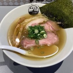 淡麗醤油らぁめん　900円
