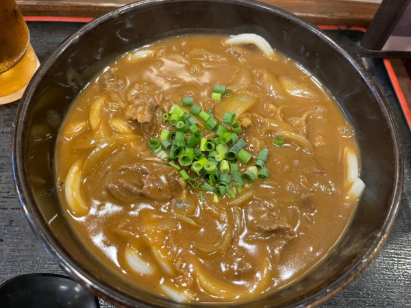 「牛かれーうどん、辛さレギュラー＋替え玉」@こんぴら茶屋の写真