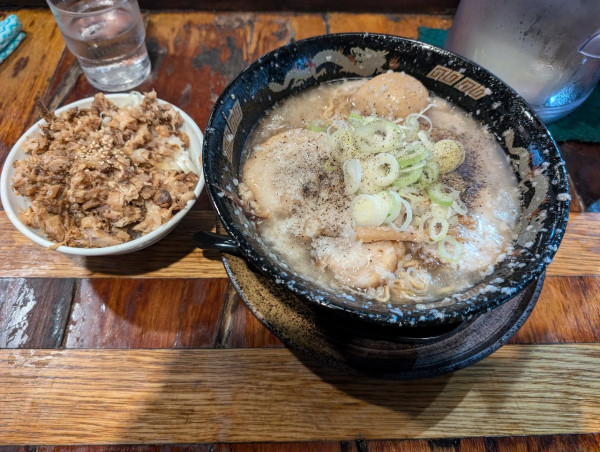 「特製ラーメン・チャーシュー丼」@らーめん 平太周 味庵の写真