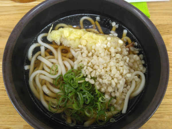 「天ぷらうどん380円(天かす1杯無料)」@松屋の写真
