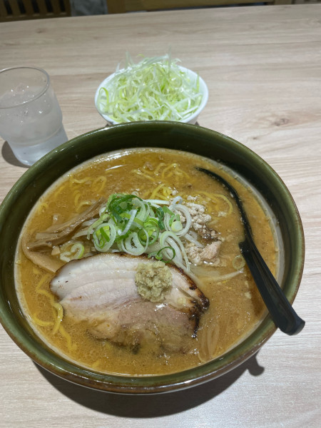 「味噌らーめん¥980白髪ネギ¥180」@ラーメン郷の写真