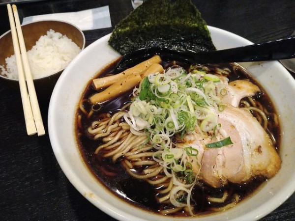 「富山ブラックラーメン」@麺家いろは 京都駅ビル店の写真