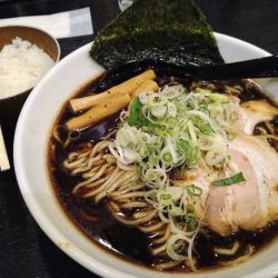 富山ブラックラーメン