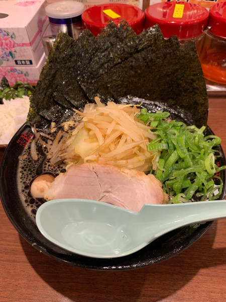 「黒マーユラーメン＋のり（クーポン）」@横浜家系ラーメン 極味家 北浦和駅前店の写真