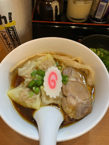 「黒豚ワンタン麺（醤油）＋九条ねぎ」@らぁ麺半七 和田町店の写真