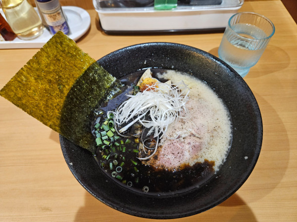 「黒蔵+焼き肉丼」@麺工房 たつ蔵の写真