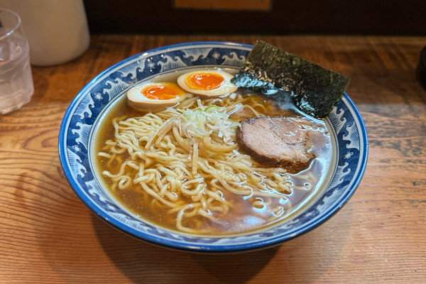 「醤油らぁ麺（大盛無料）¥900、味付玉子¥100」@めん処 樹の写真