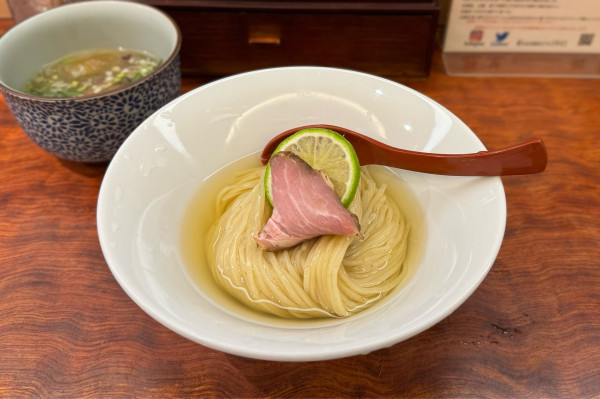 「【新作】冷やしつけ麺（塩）¥1300」@三馬路 東京店の写真