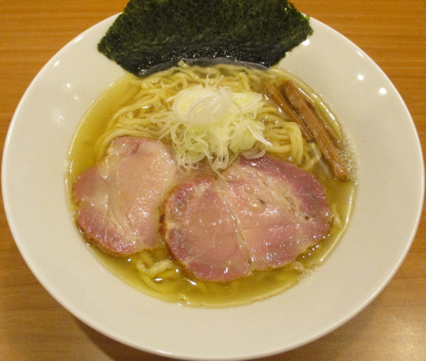 「塩らーめん（手揉み麺）1000円」@しののめヌードルの写真