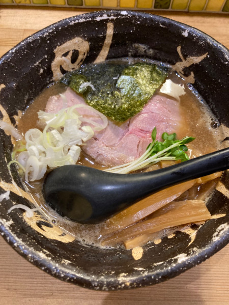 「煮干しラーメン¥900、玉葱¥50」@麺屋 蝉 関大前店の写真
