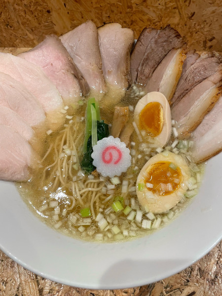 「特製三種肉盛り塩鶏中華そば」@麺処 若武者 越谷店の写真