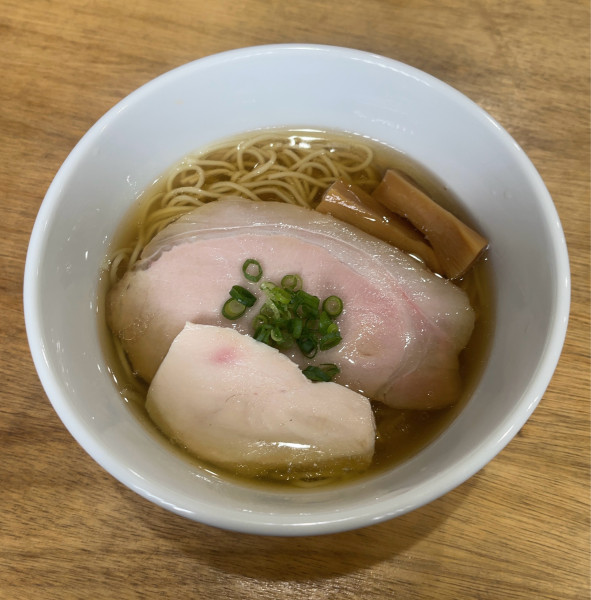 「お魚香る白醤油ラーメン（900円）」@麺屋 志玲 本店の写真