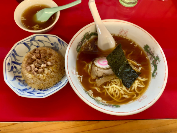 「ラーメン680円 ＋ 豚豚チャーハン小550円」@ふくみの写真