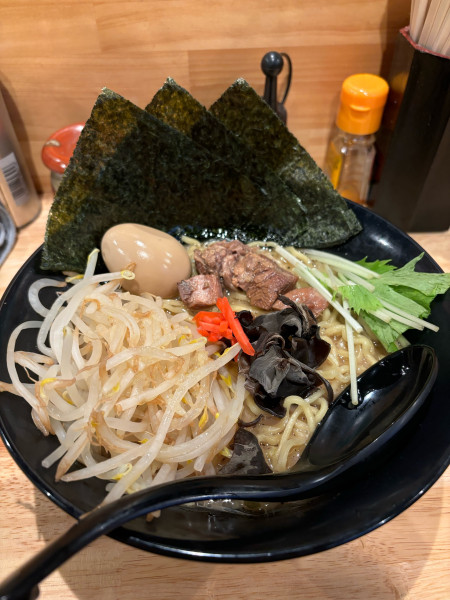 「定番イツキラーメン　醤油　特製トッピ　大盛り」@イツキ ザ ラーメン 宗岡店の写真