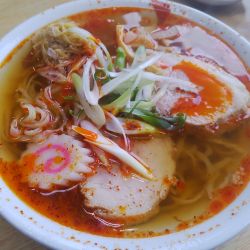 うま辛しょうがらーめん 910円