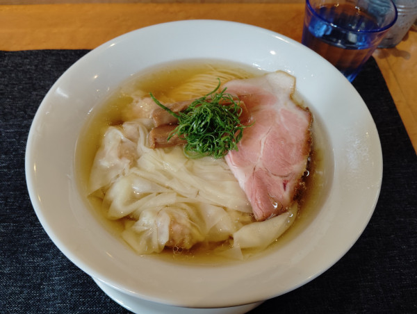 「塩煮干しワンタンそば　　　1000円」@柴崎亭の写真