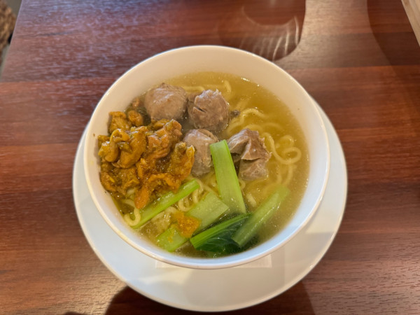 「鶏肉入りそば(BAKS04個入り)1250円(税込)」@Kuta Bali Cafe 原宿店の写真